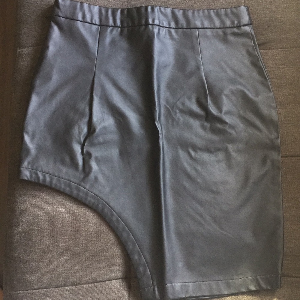 Leather slit skirt